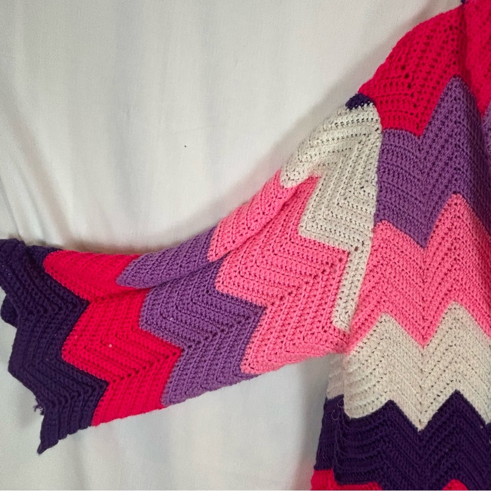 Handmade Purples, Red, Pink, White Chevron Knit Women's Cadigan - Picture 5 of 15